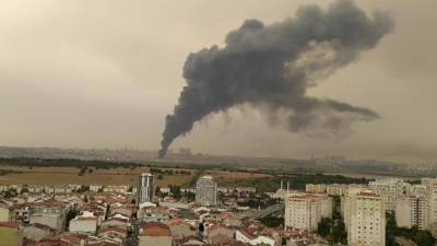 ЧП. Турецкие власти выясняют причины крупного пожара в Стамбуле