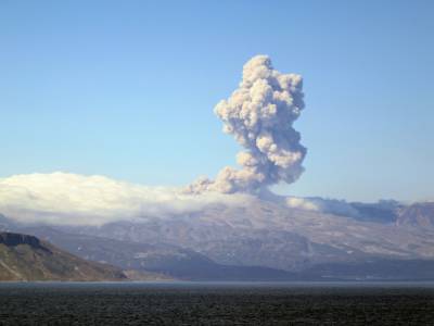 Выброс пепла зафиксирован на вулкане Эбеко в Сахалинской области