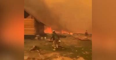В Якутии лесной пожар добрался до села Бясь-Кюель, жителей эвакуируют