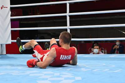 Украинского боксера нокаутировали в финале Олимпиады