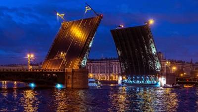 Дворцовый мост в честь закрытия Олимпиады развели под симфоническую музыку