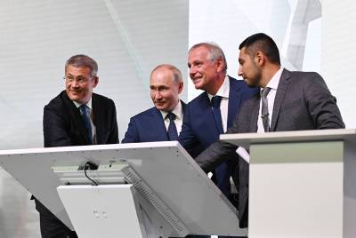 Путин дал старт производству на новом заводе в Башкирии