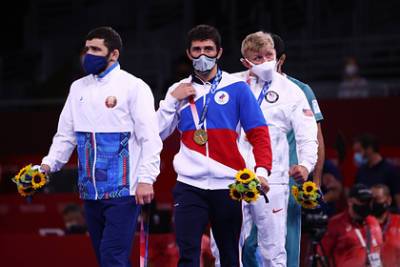 Нурмагомедов поддержал проигравшего россиянину в финале Олимпиады белоруса