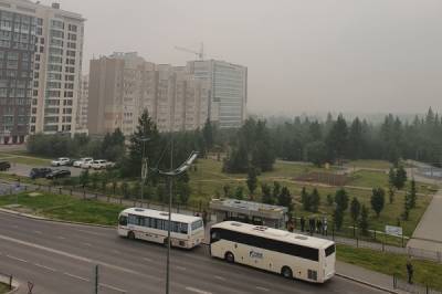 На Ямале третий день парализована работа аэропортов из-за смога. Десятки рейсов задерживаются