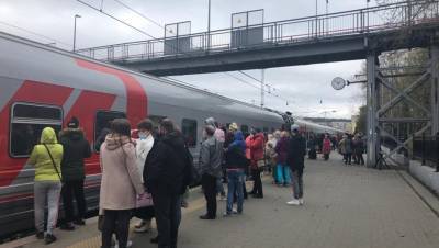 Десять детей с признаками отравления сняли с поезда Мурманск — Адлер