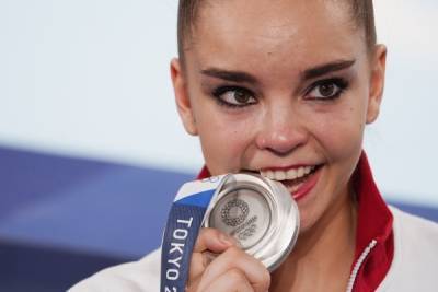 Олимпийская чемпионка Глацких назвала политической игрой серебро российской гимнастке