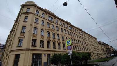 В Петербурге 20 молодых семей получили квартиры в центре города