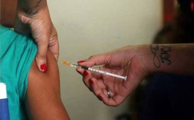 Власти США заявили, что вакцинировали 50% населения