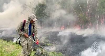 Лесной пожар в Якутии угрожает нефтебазе