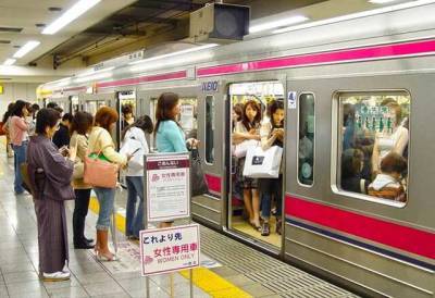 В Токио мужчина устроил резню в поезде: пострадали 10 человек