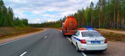 Водитель бензовоза в Карелии был остановлен за опасный обгон