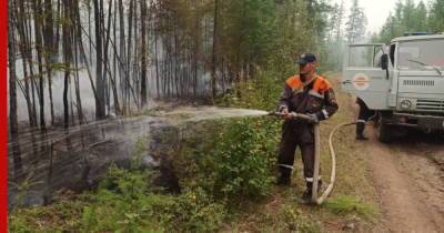 Лесной пожар уничтожил 33 дома в якутском селе