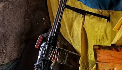 Под Песками боевики вероломно убили украинского военнослужащего - lenta.ua - Украина - Донецкая обл.