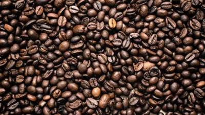 Биржевые цены на кофе приблизились к семилетнему максимуму