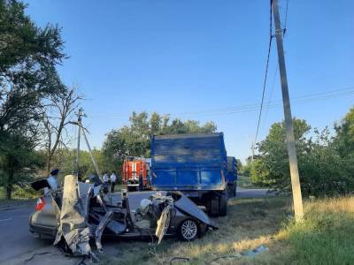 В ДТП легковушки с грузовиком в Ставропольском крае погибли три человека