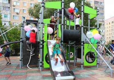 На улице Зубковой открыли новую детскую площадку