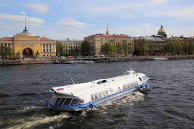 В Петербурге запустили ежедневный кольцевой «Невский маршрут» на теплоходе