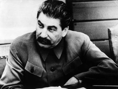 «Смотри, Коба, уши отрежу!»: что стало с комдивом, который сказал это в глаза Сталину