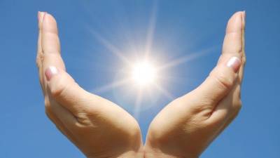Онколог рассказал о риске появления рака из-за недостатка солнца