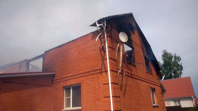 Дом загорелся во Владимирской области от удара молнии