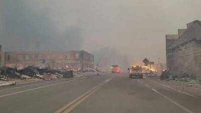 В Калифорнии пожары уничтожили городок Гринвилл