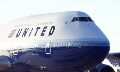 United Airlines потребует от всех сотрудников привиться от COVID-19 - trend.az - США