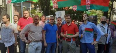 Нацистам не дали сорвать акцию под посольством Белоруссии в Киеве