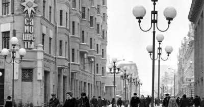 Москвичи вспомнили о дефиците из-за архивного фото ювелирного магазина
