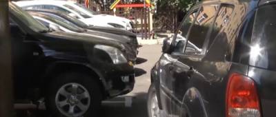 В Киеве обратились к водителям из-за платных парковок: на «нелегалов» уходят миллионы