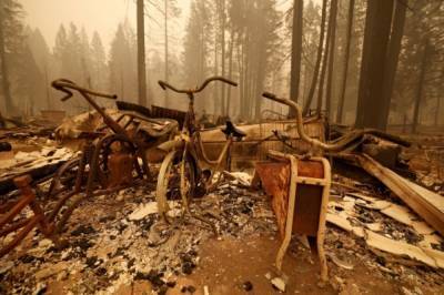 В США во время лесных пожаров пропали не менее восьми человек