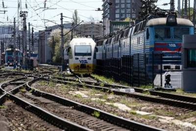 На Украине сошел с рельсов пассажжирский поезд
