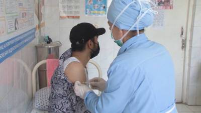 Прививка от COVID-19: в Таджикистане вторую дозу вакцины получили около 8% населения