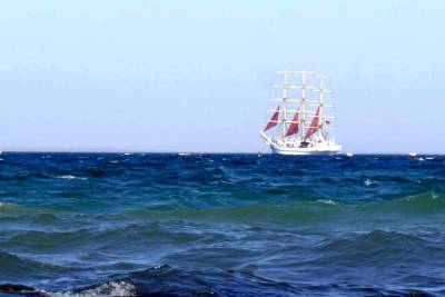В Крыму рыбаков унесло на лодке в море