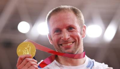 Британский велогонщик Кенни выиграл золото Олимпийских игр в кейрине. Американка Валенте — в омниуме