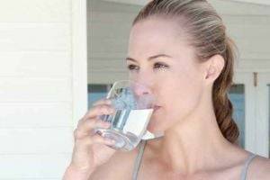 Как успокоиться в стрессовой ситуации одним стаканом воды