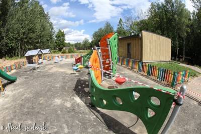 В Смоленске завершается строительство инклюзивной детской площадки