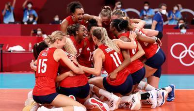 Женская сборная США выиграла олимпийский турнир по волейболу. Американцы обеспечили себе первое место в медальном зачете