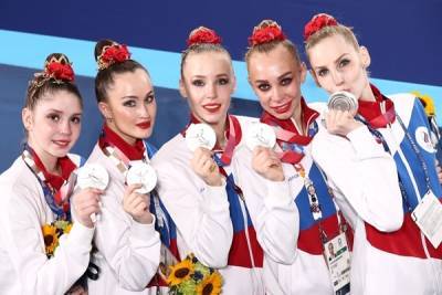 Сборная России по художественной гимнастике завоевала серебро в групповом многоборье