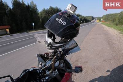 В Печорском районе мотоциклист врезался в сарай