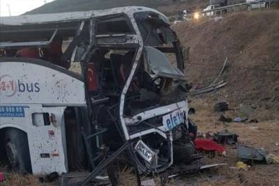 В Турции четырнадцать человек погибли в ДТП с автобусом