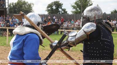 РЕПОРТАЖ: Прекрасные дамы и отважные рыцари - в Мстиславле воссоздали романтику Средневековья