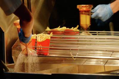 В США в ресторанах McDonald’s закончились бумажные пакеты