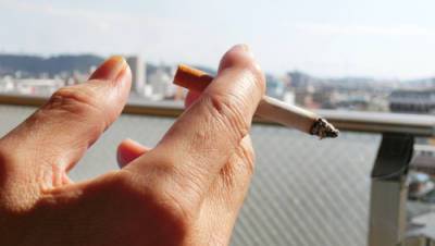 В Израиле требуют объявить вне закона курение на балконах