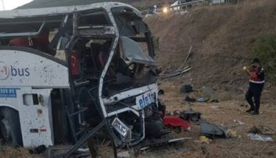 В Турции перевернулся пассажирский автобус: жертвами ДТП стали по меньшей мере 14 человек