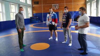 Телеведущий Евгений Попов: Спорт высоких достижений начинается со спортивных секций