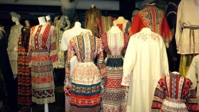 В Петербурге показали русский народный костюм