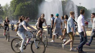 Москвичей в ближайшие дни снова ждет жаркая погода