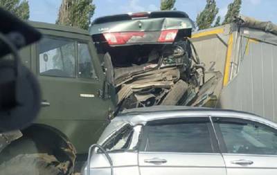Под Николаевом военный грузовик протаранил три авто, попавших в ДТП