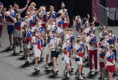 Атлеты из РФ прибыли на церемонию закрытия Олимпиады в Токио в цветах российского триколора