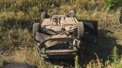 При опрокидывании автомобиля под Оренбургом погиб водитель
